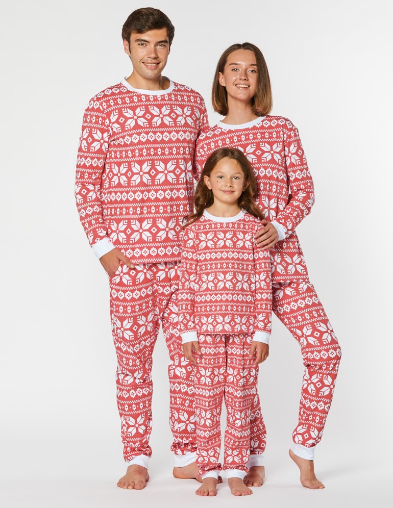 Пижамы со снежинками для папы, мамы и ребёнка - фото2