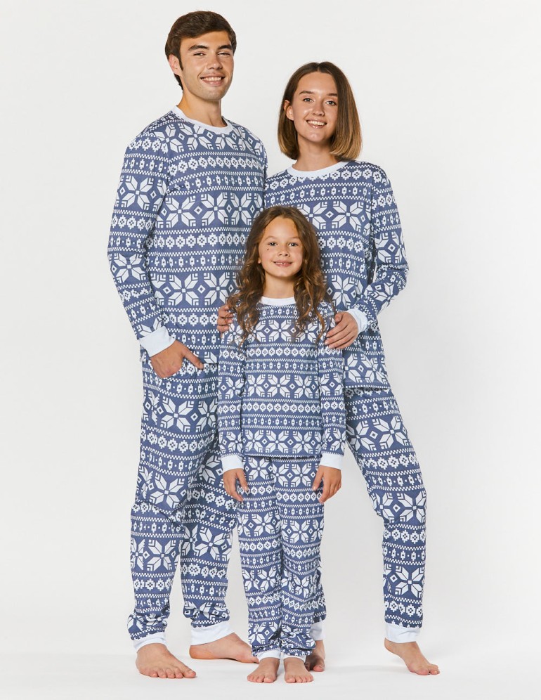 Пижамы со снежинками для папы, мамы и ребёнка - фото2