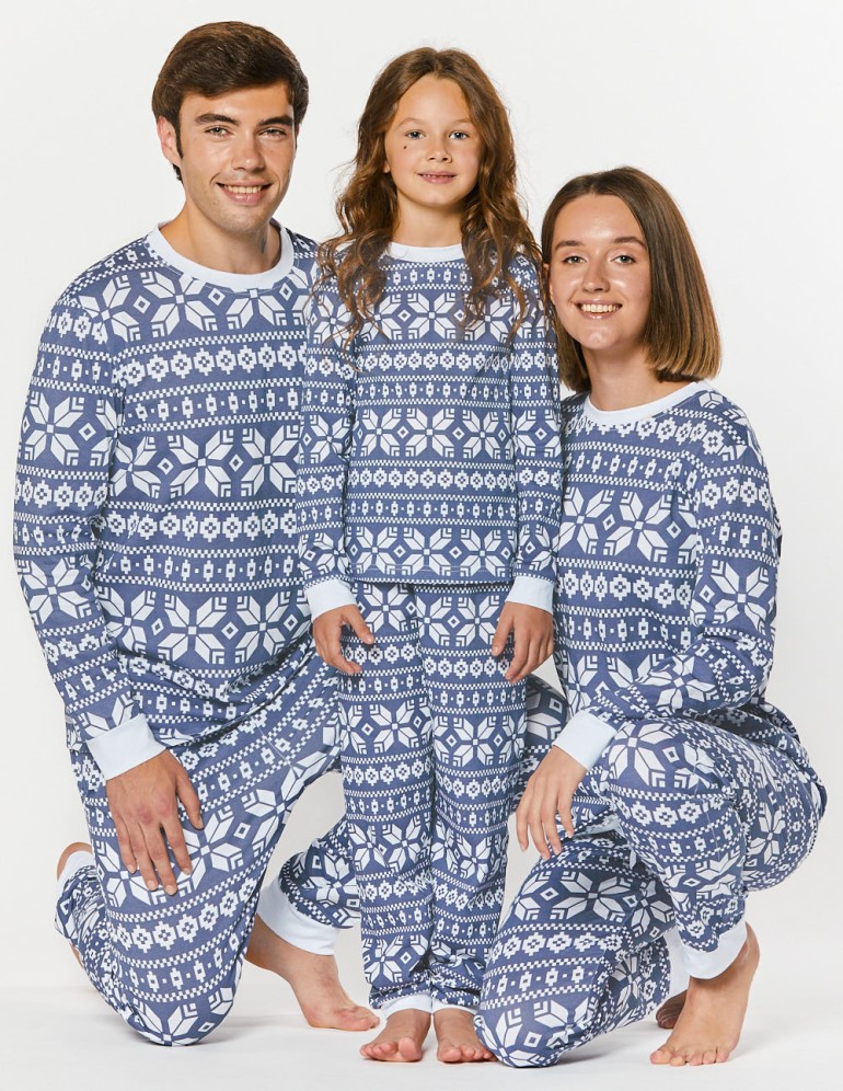 Пижамы со снежинками для папы, мамы и ребёнка - фото3