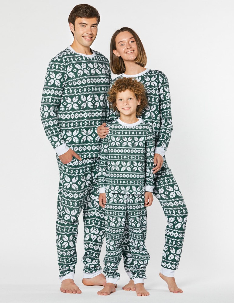 Пижамы со снежинками для папы, мамы и ребёнка - фото1