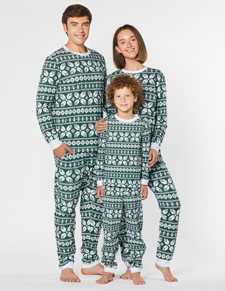 Пижамы со снежинками для папы, мамы и ребёнка - фото2