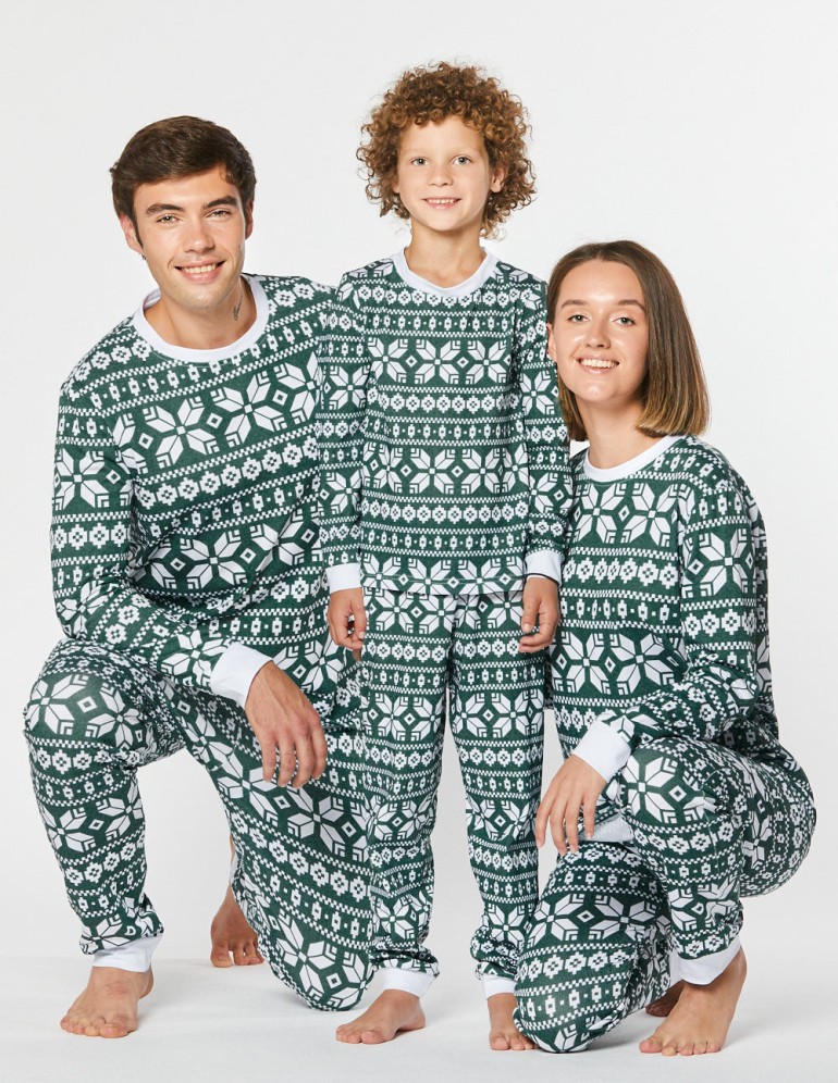 Пижамы со снежинками для папы, мамы и ребёнка - фото4