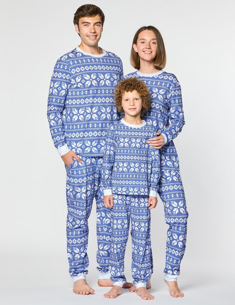 Пижамы со снежинками для папы, мамы и ребёнка - фото1