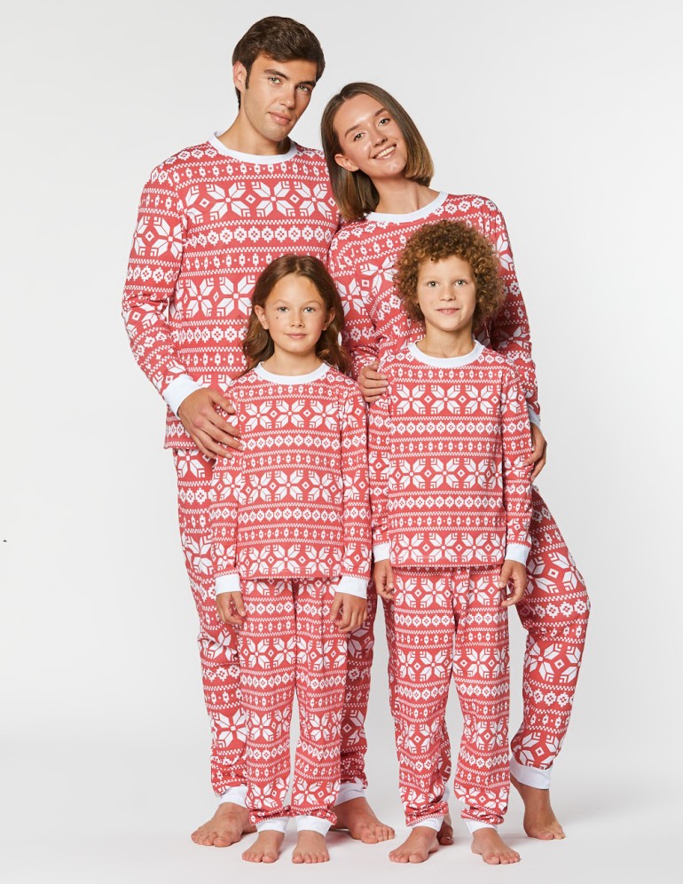 Пижамы со снежинками для папы, мамы и двух детей - фото1