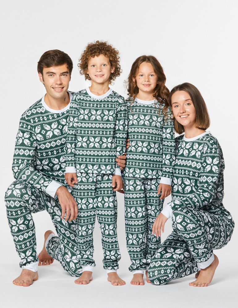 Пижамы со снежинками для папы, мамы и двух детей - фото3