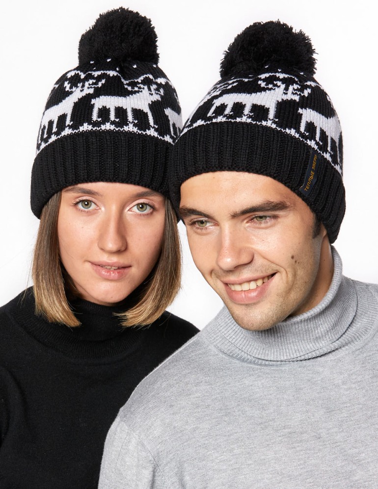 Мужская и женская шапки с оленями - фото1