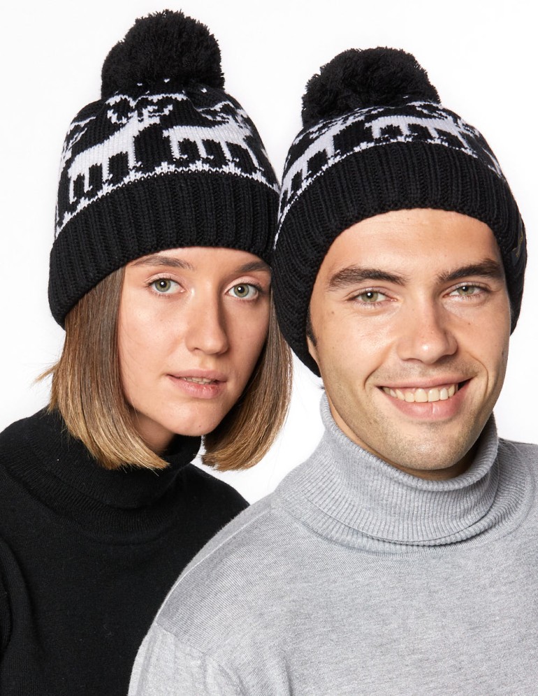 Мужская и женская шапки с оленями - фото2