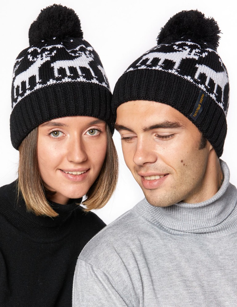 Мужская и женская шапки с оленями - фото3