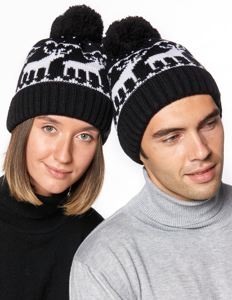 Мужская и женская шапки с оленями - фото4