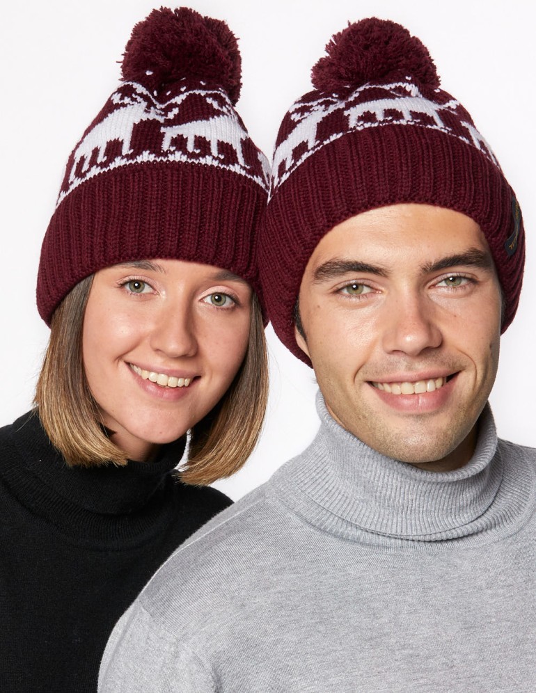 Мужская и женская шапки с оленями - фото1