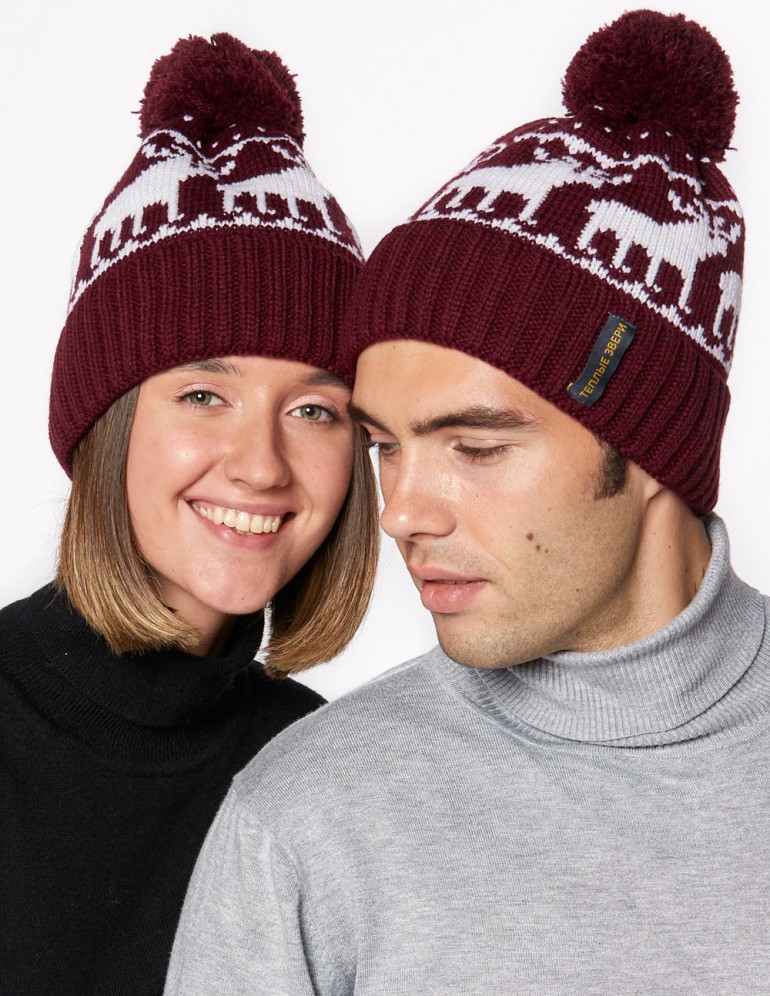 Мужская и женская шапки с оленями - фото2