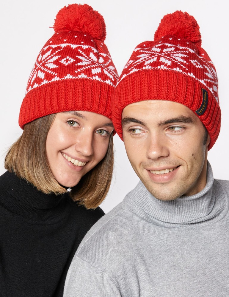 Мужская и женская шапки со снежинками - фото1