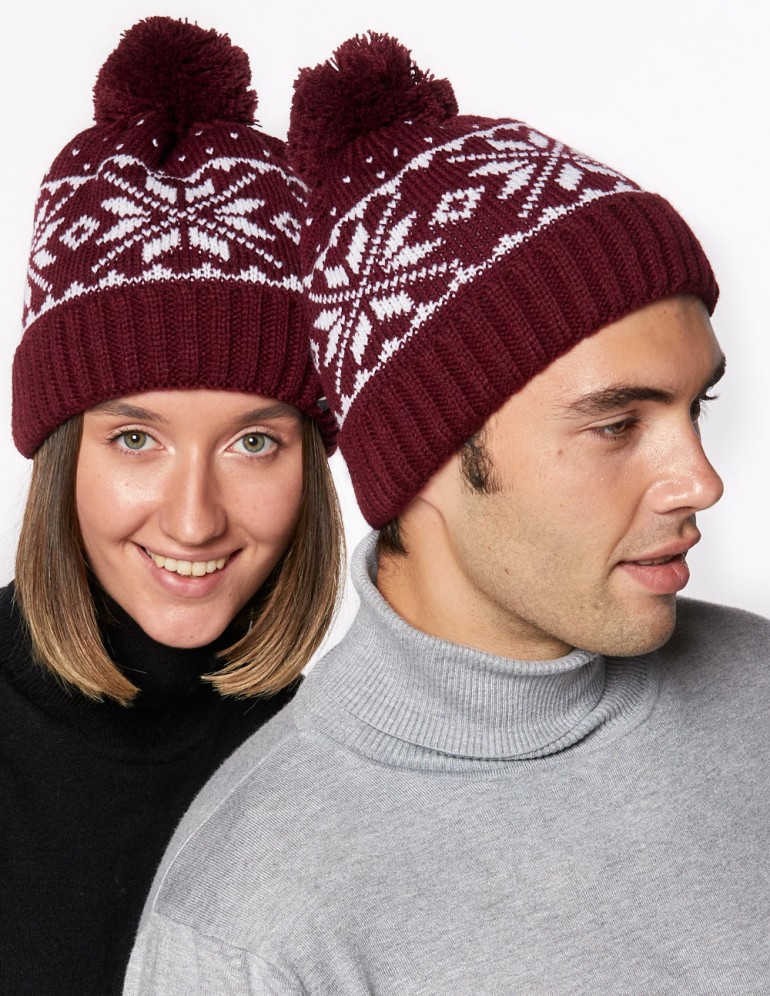 Мужская и женская шапки со снежинками - фото4