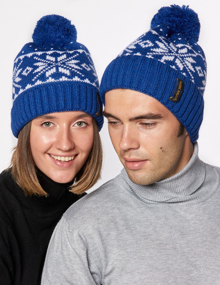 Мужская и женская шапки со снежинками - фото4