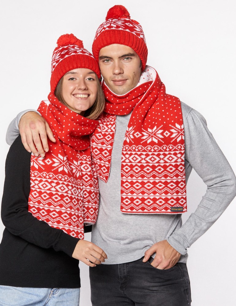 Шапка и шарф со снежинками для мужчины и женщины - фото4