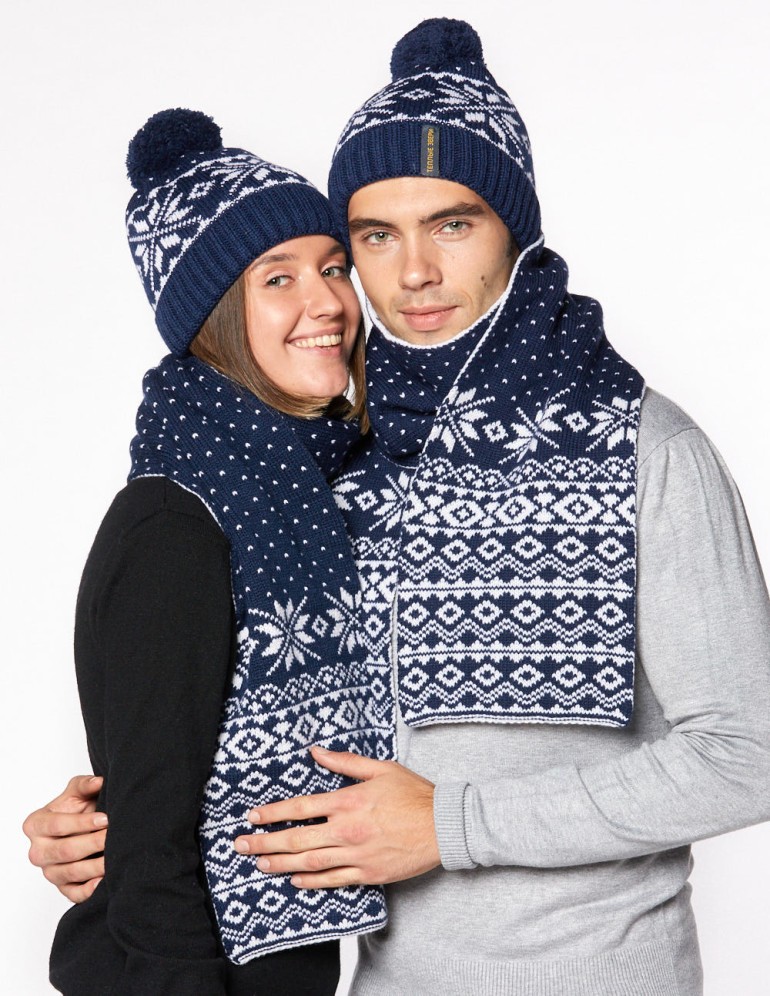 Шапка и шарф со снежинками для мужчины и женщины - фото4