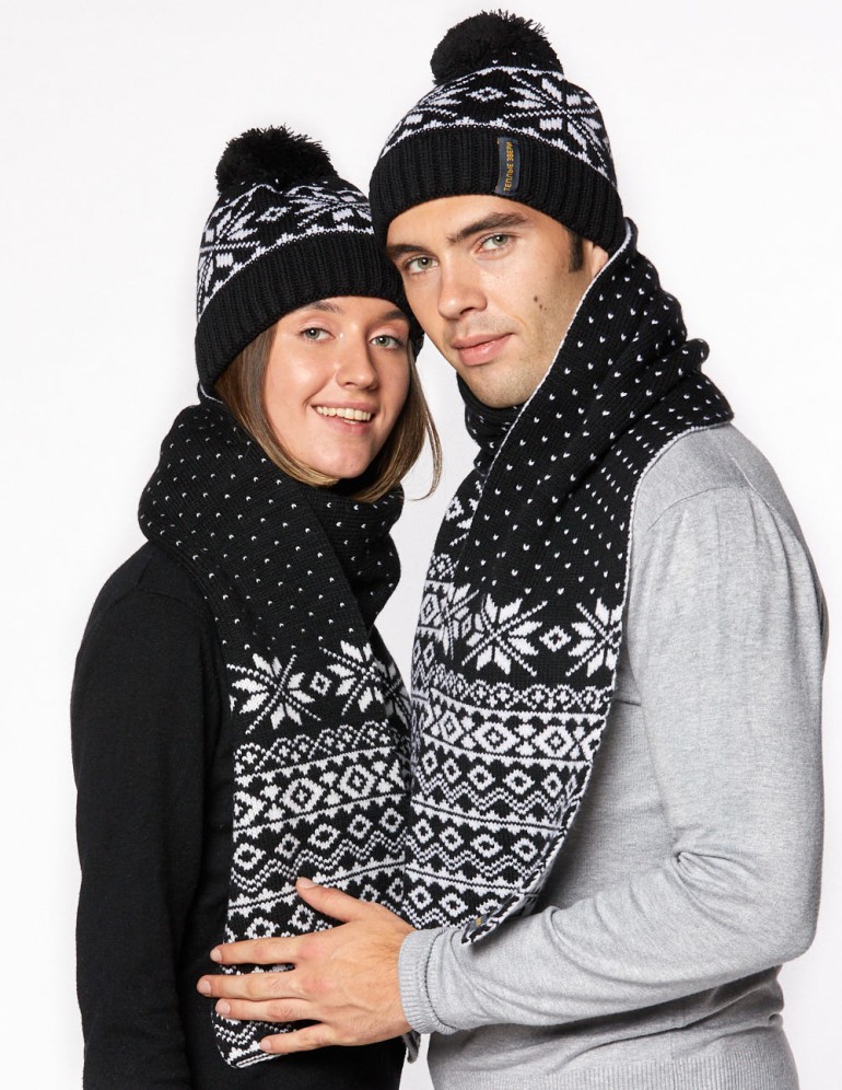 Шапка и шарф со снежинками для мужчины и женщины - фото3