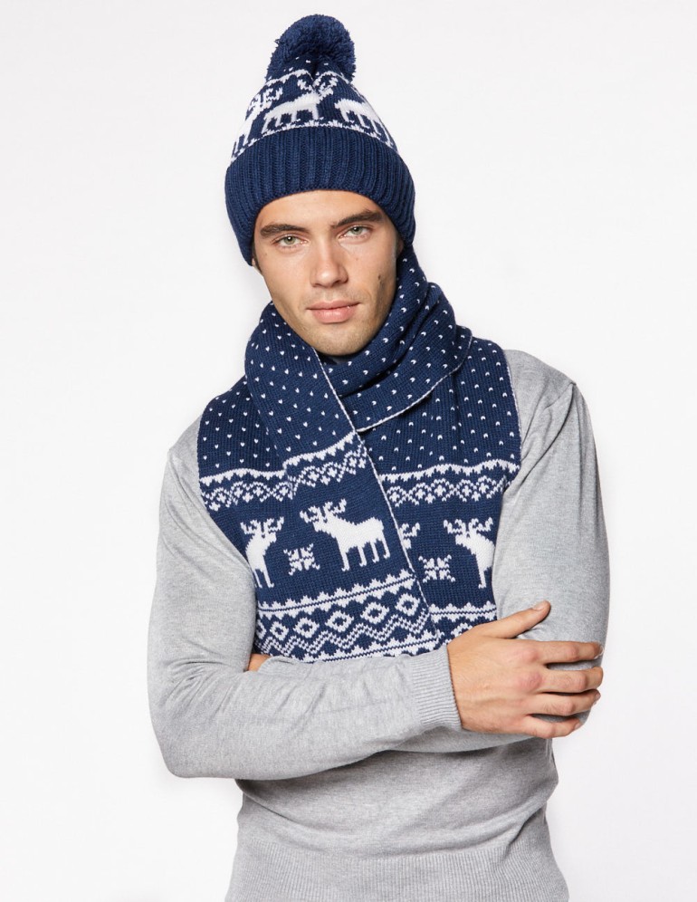 Мужские шапка и шарф с оленями - фото3