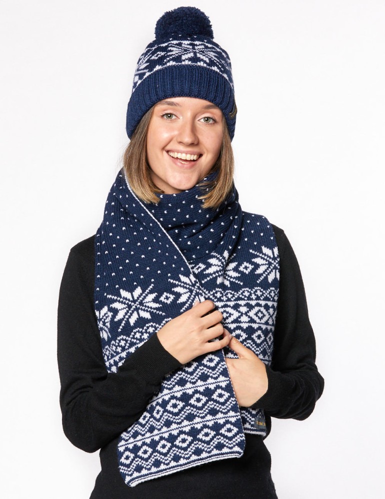 Женские шапка и шарф со снежинками - фото1