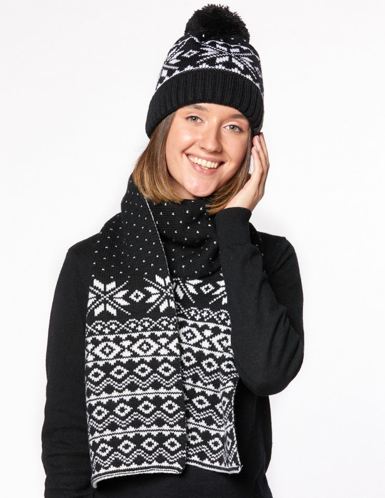 Женские шапка и шарф со снежинками - фото1