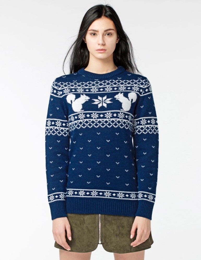 Женский свитер с белкой - фото2