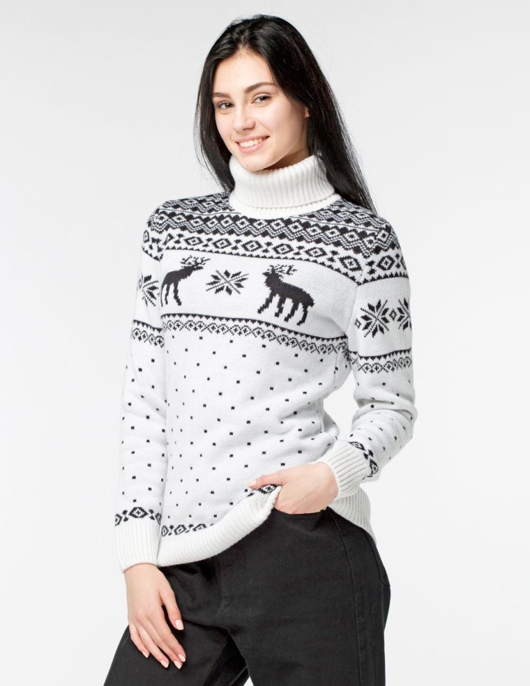 Женский свитер с оленями - фото1