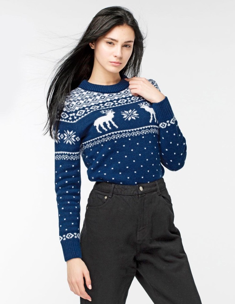 Женский свитер с оленями - фото2