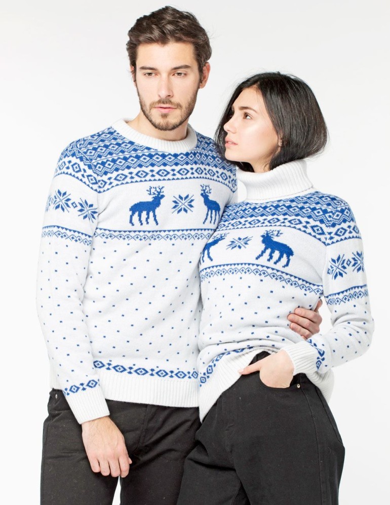 Мужской и женский свитеры с оленями - фото1