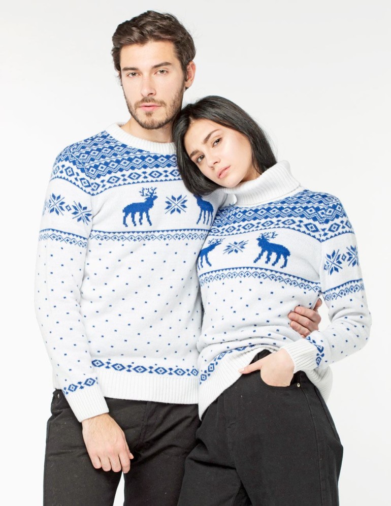 Мужской и женский свитеры с оленями - фото2