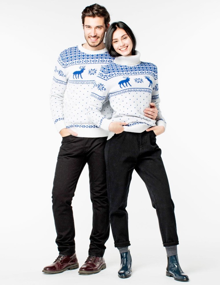 Мужской и женский свитеры с оленями - фото4