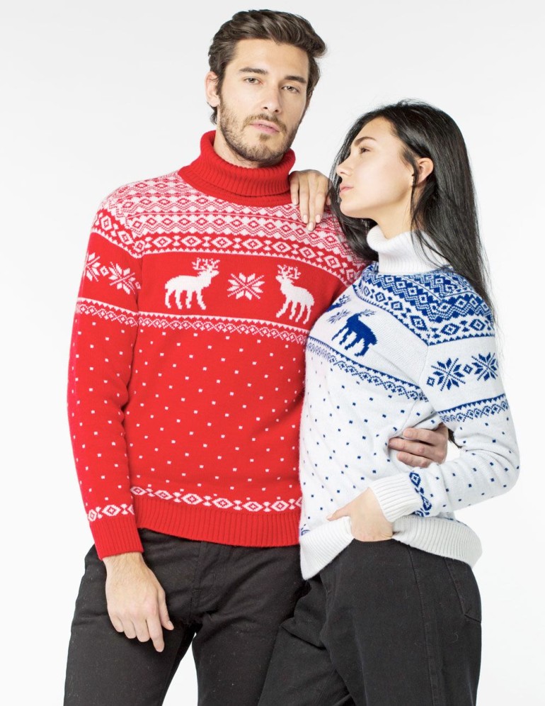 Мужской и женский свитеры с оленями - фото2