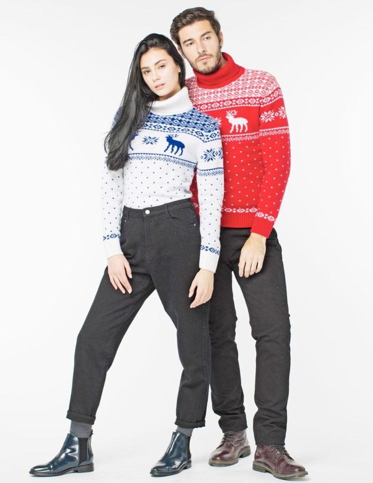 Мужской и женский свитеры с оленями - фото3