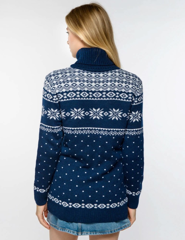 Женский свитер с оленями с горлом - фото4