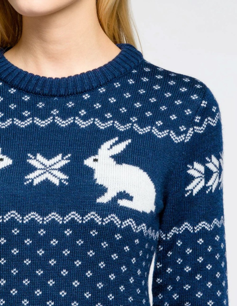 Женский свитер с зайцами - фото2