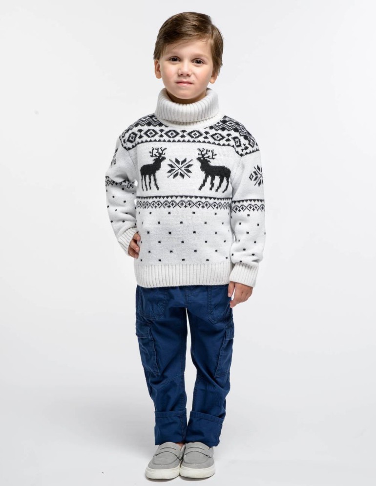 Детский свитер с оленями с горлом - фото4