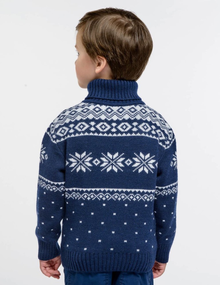 Детский свитер с оленями с горлом - фото3