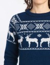 Женский свитер с оленями в ряд - фото5