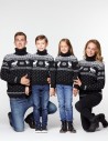 Свитеры с оленями для папы, мамы и двух детей - фото1
