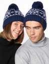 Мужская и женская шапки со снежинками - фото2