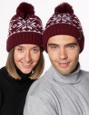 Мужская и женская шапки со снежинками - фото1