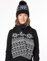 Женские шапка и шарф со снежинками - фото3