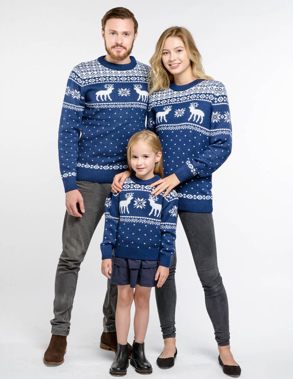 Свитеры с оленями для папы, мамы и ребёнка - фото3