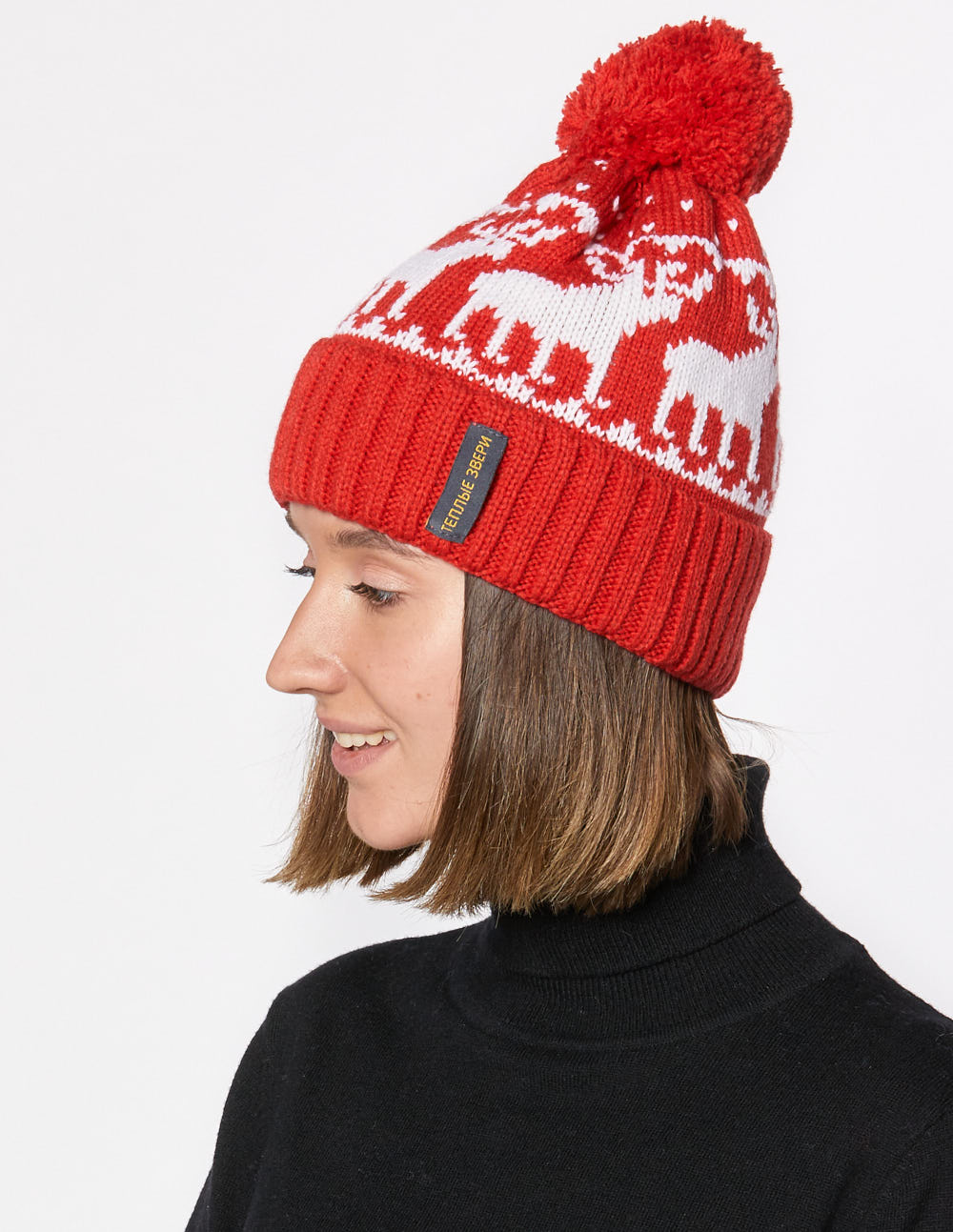 Женская шапка с оленями - фото1