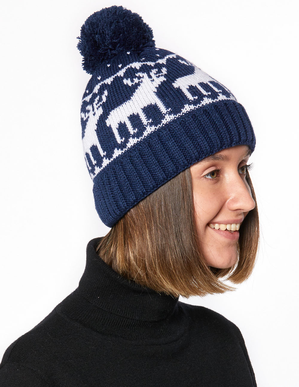 Женская шапка с оленями - фото2