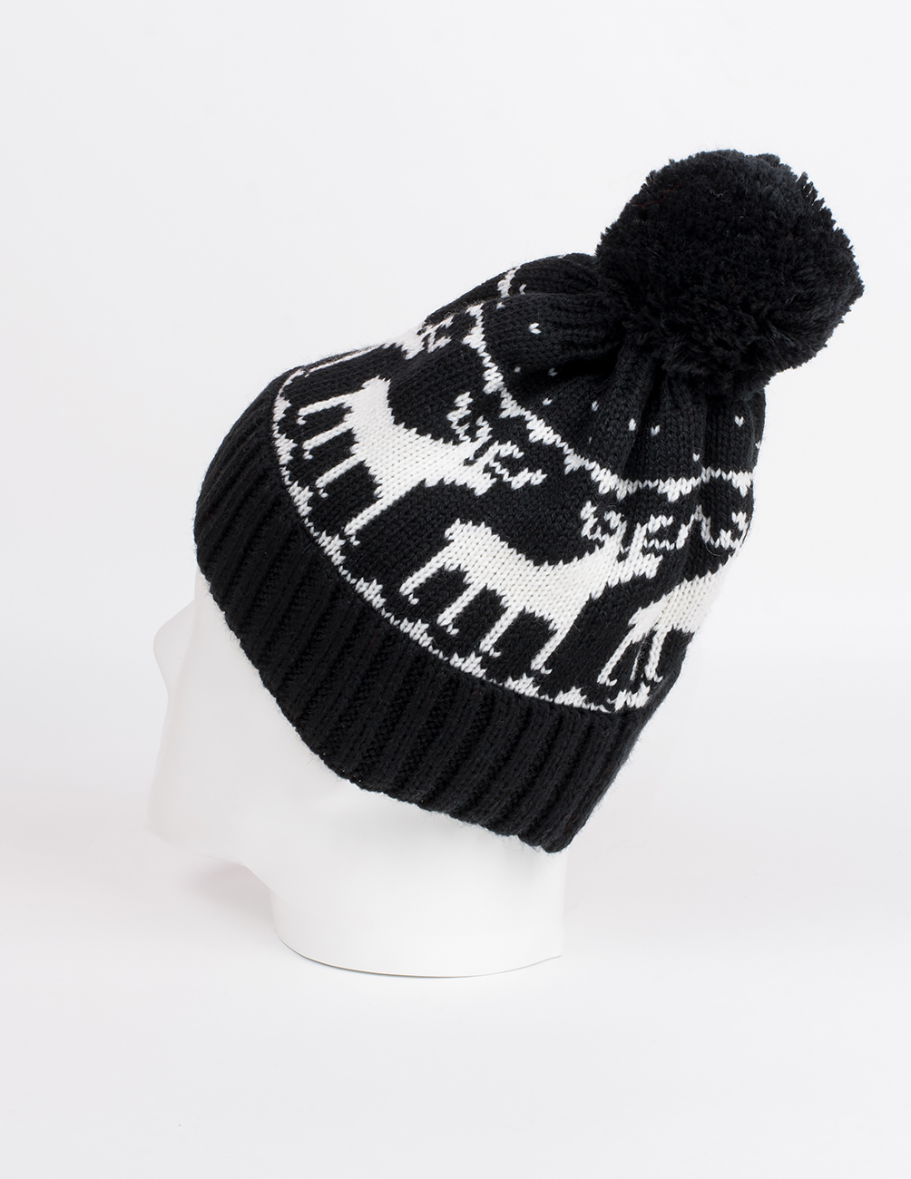 Женская шапка с оленями - фото4