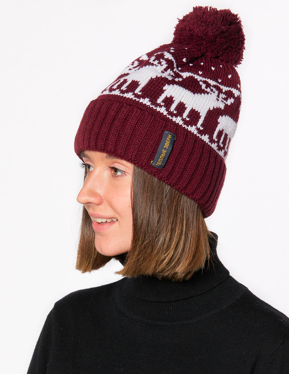 Женская шапка с оленями - фото1