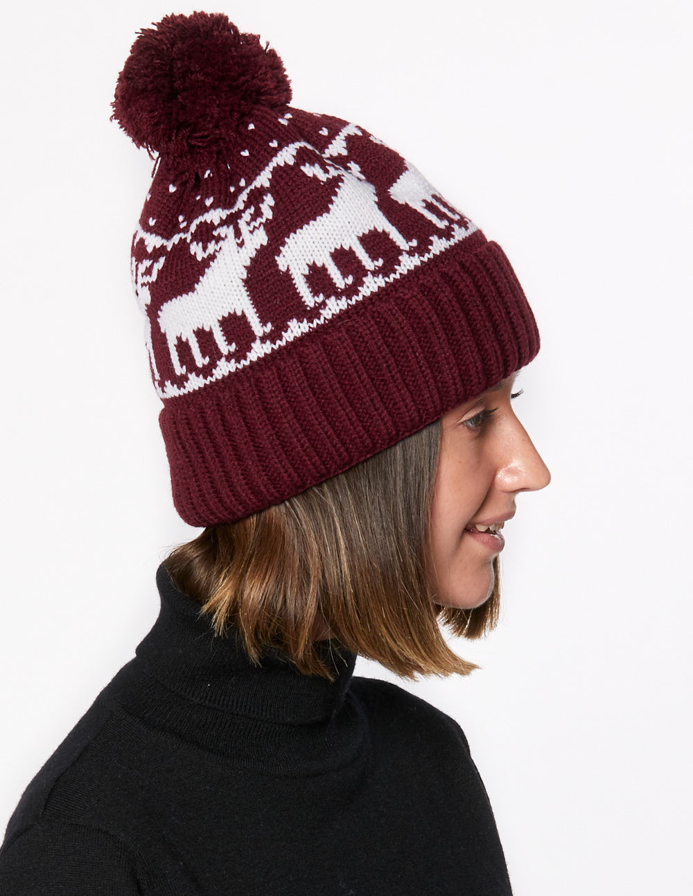 Женская шапка с оленями - фото2