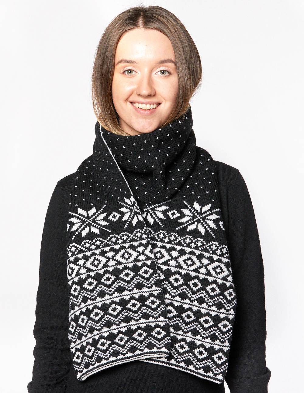Женский шарф со скандинавскими снежинками - фото1