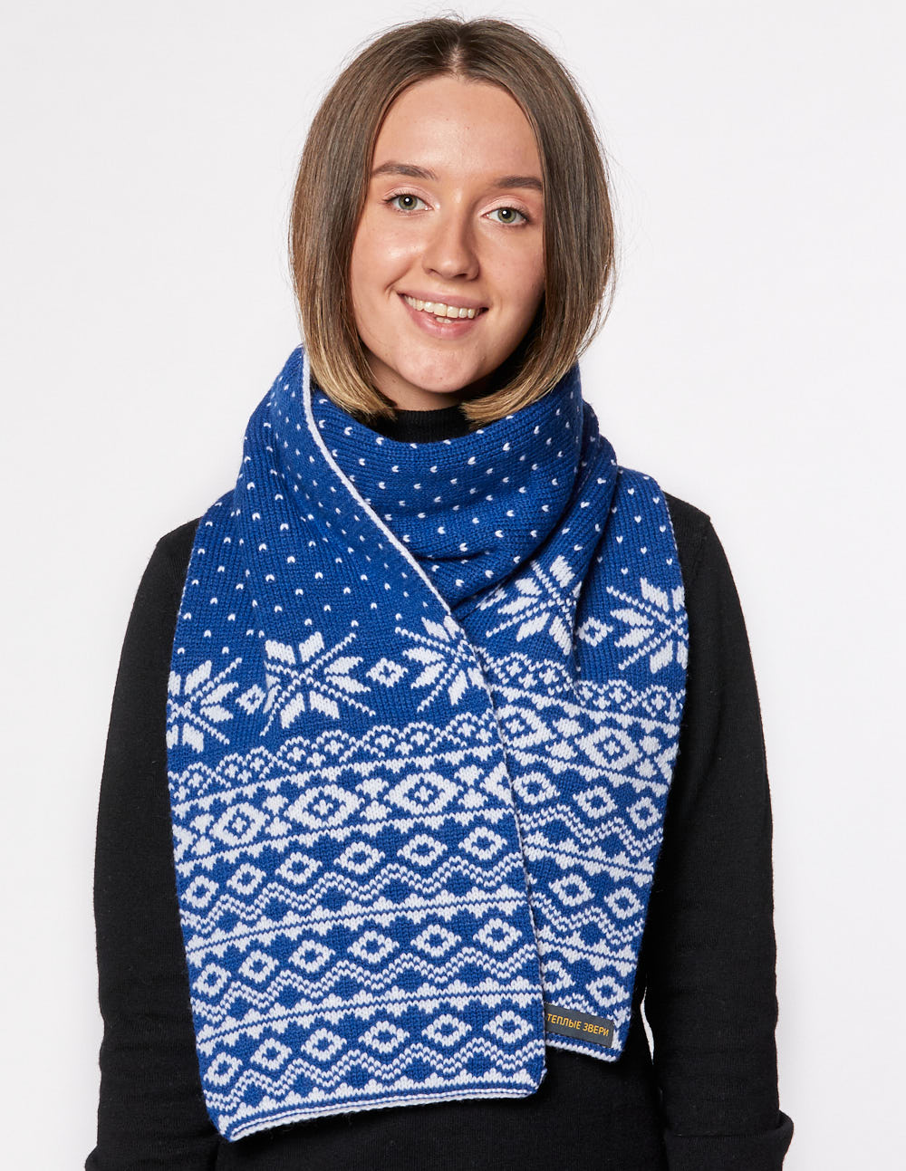 Женский шарф со скандинавскими снежинками - фото1