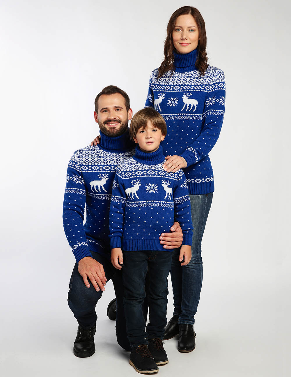 Свитеры с оленями для папы, мамы и ребёнка - фото2